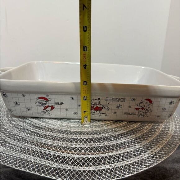 Disney Mickey Minnie Mouse Holiday Sketchbook Casserole/Baking/Serving Dish NWT - Picture 8 of 10